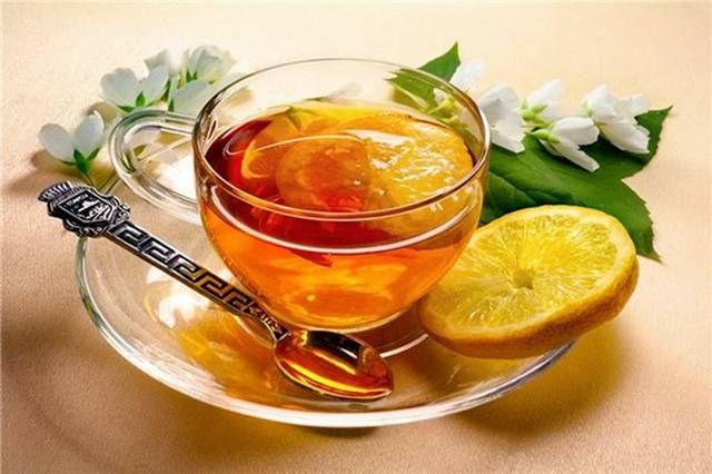 Чай з медом та лимоном