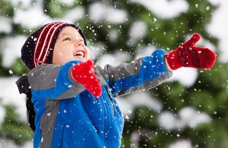 Якими характеристиками має володіти зимовий одяг для дітей?